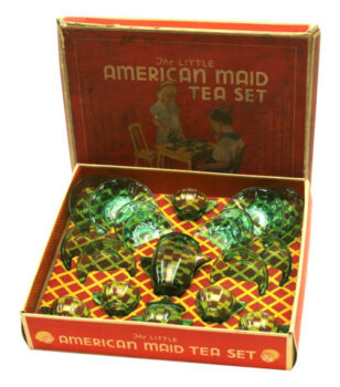 Little American Maid 21-Piece Interior Panel Tea