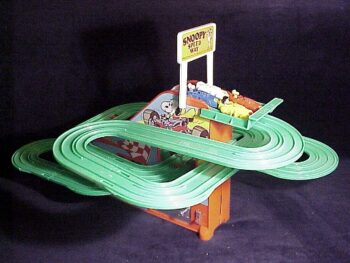 Aviva Toy Co. Snoopy Speedway