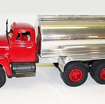 C & M  Farm Toys International R-190 Truck
