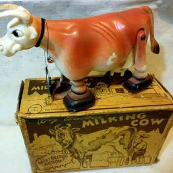 Charmore Co. Wiz Walker Milking Cow Toy