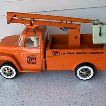 Ertl Loadstar Illinois Power Co. Cherry Picker Pickup