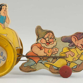 Walt Disney Snow White & Dwarfs Pull Toy