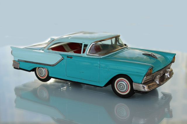 Asahitoy/Ichiko 1957 Ford Fairlane 4 Door Hard Top Toy Car