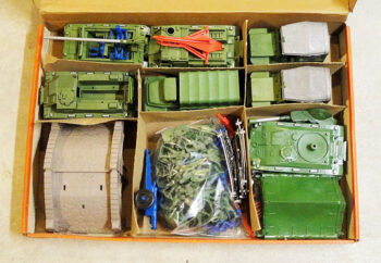 Multiple Products U. S. Armed Forces Battle Front Play Set  No. 3002