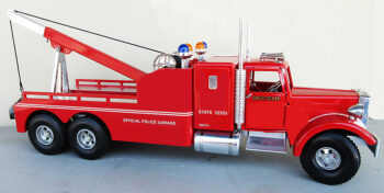 Smith Miller Tow Truck with Sleeper