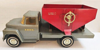 Ertl 1965 International Fleetstar Feed Truck